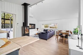 Stylish Townhouse -Cozy Winter Garden & Fireplace - Image 2