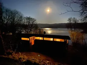 Scottish Romantic Lakefront Private Cabin Hot Tub - Image 5