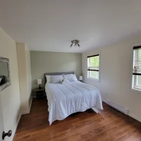 Naini's Rental, 4 bedrooms, located on Deer Island, N.B. 5 mins from the water. - Image 3