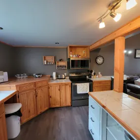 Naini's Rental, 4 bedrooms, located on Deer Island, N.B. 5 mins from the water. - Image 2