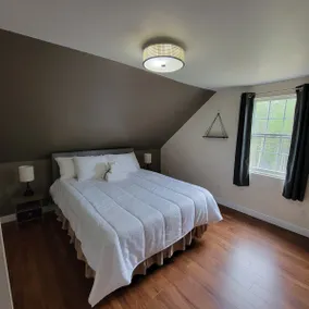 Naini's Rental, 4 bedrooms, located on Deer Island, N.B. 5 mins from the water. - Image 4