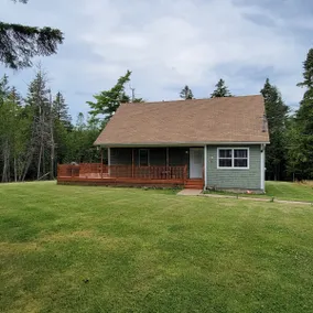 Naini's Rental, 4 bedrooms, located on Deer Island, N.B. 5 mins from the water. - Image 5