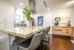 Ultimate Family Getaway in a Stylish Spacious Home - Image 2