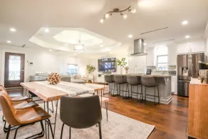 Ultimate Family Getaway in a Stylish Spacious Home - Image 5