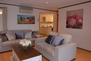 Charming 3br house, 2 minutes drive to two beaches - Image 3