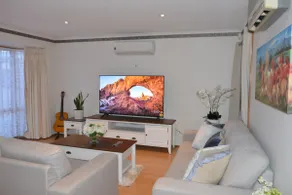 Charming 3br house, 2 minutes drive to two beaches - Image 2