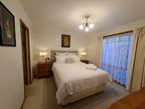 Charming 3br house, 2 minutes drive to two beaches - Image 4