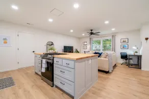 The Carefree Cottage- Downtown Bentonville - Image 4