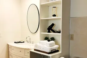 Modern Private Suite Near Seattle - Free Parking - Image 5
