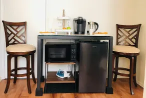 Modern Private Suite Near Seattle - Free Parking - Image 4