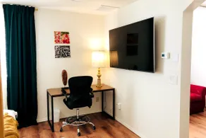 Modern Private Suite Near Seattle - Free Parking - Image 2