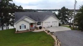 Bring your boats! Waterfront Weiss Lake Home - Image 3