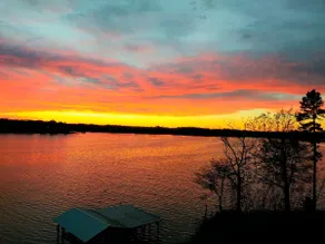 Bring your boats! Waterfront Weiss Lake Home - Image 2