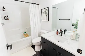*1min Riverview Health 7min Downtown Free Parking - Image 4