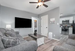 2 bed, newly remodeled hideaway in Trenton, Ohio - Image 2