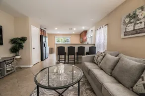 Cozy 2- bedroom home with parking - Image 3