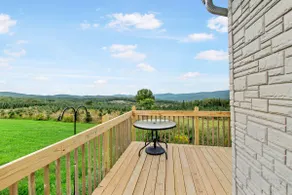 Cheerful open-concept cabin with spectacular view - Image 3