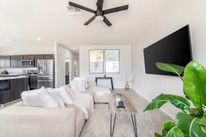 Modern Tranquility: Midtown Summer Sanctuary Epic - Image 3