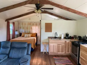 View with a studio apartment - Image 2