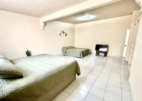 House in downtown area with large parking lot - Image 2