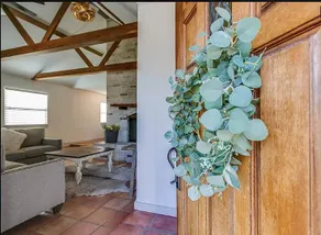 Stunning updated 3 bedroom in Southland - Image 2