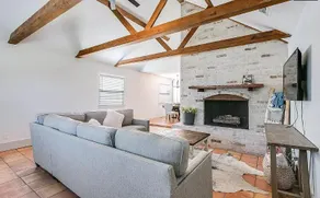 Stunning updated 3 bedroom in Southland - Image 3