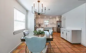 Stunning updated 3 bedroom in Southland - Image 5