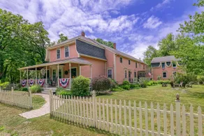 Magical Long Island Retreat | Steps to Quiet Beach - Image 5