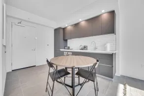 Modern 1 Bed Condo across from Bayside in Downtown - Image 4