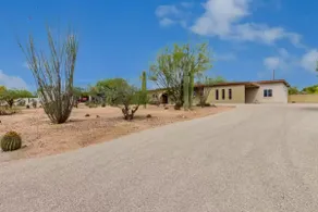 Peaceful Desert Home with Catalina Mountain Views - Image 3