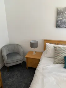 Fantastic new 1 bedroom apartment ,with parking, - Image 5
