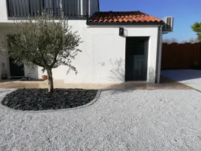 Bed and breakfast pool studio - Image 3