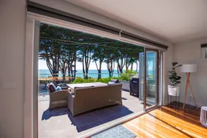 Luxurious 4 Bedroom House with Stunning Beach view in St Leonards - Image 4
