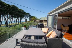Luxurious 4 Bedroom House with Stunning Beach view in St Leonards - Image 3