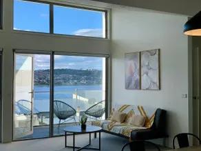 Modern townhouse with water view - Image 2
