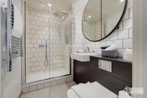 Luxury Three bed Apartment by London ExCeL - Image 3
