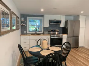 Spacious One Bedroom Apt, Close to Beaches - Image 4