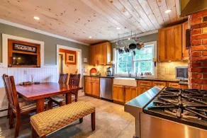 Updated 6BR Home 4 min to Okemo w fenced in yard! - Image 4