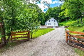 Updated 6BR Home 4 min to Okemo w fenced in yard! - Image 2