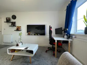 1 Bedroom flat-Bolton/Horwich - Parking - Sleeps 4 - Image 2