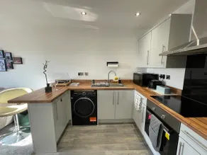 1 Bedroom flat-Bolton/Horwich - Parking - Sleeps 4 - Image 3