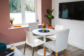 2bed apt,5mins to centre, free parking. - Image 5