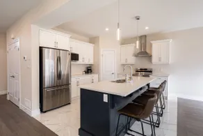4 Bedroom + 3.5 Bath + Close to Hwy/Dt/Boler Mt - Image 3