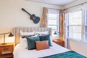 Rare find! Fun 2BR Duplex in Trendy Midtown - Image 3