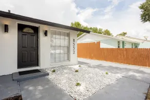 Sun-filled Townhome w/ double King Bed's - Image 3