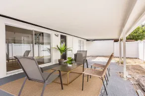 Sun-filled Townhome w/ double King Bed's - Image 4