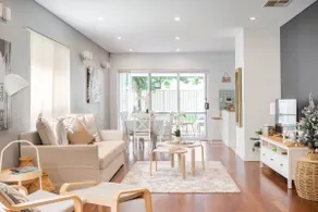 Luxury ultimate beach living, close to airport - Image 3