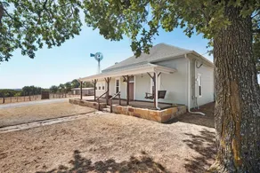 Farmhouse on 8 acres - Image 2