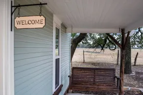 Farmhouse on 8 acres - Image 4