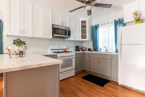 Central LA Stay Near SoFi, LAX & Top Attractions - Image 3